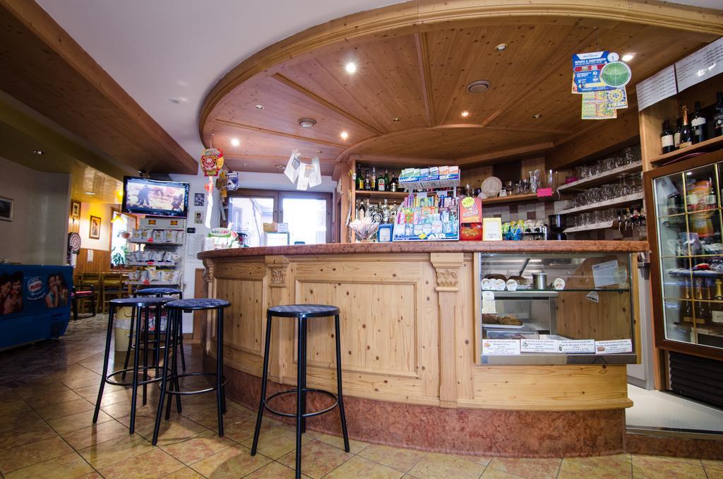 Hotel Ristorante Centrale Rovere Veronese Eksteriør billede