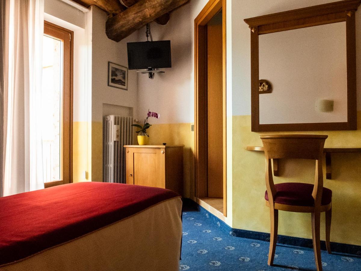 Hotel Ristorante Centrale Rovere Veronese Eksteriør billede